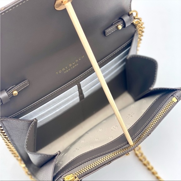 New Tory Burch Willa Chain Wallet
Crossbody Bag Chanel Classic Style - Picture 8 of 16